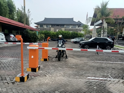 Pemasangan Palang Otomatis RFID Offline di Plagoo Holiday Hotel Bali