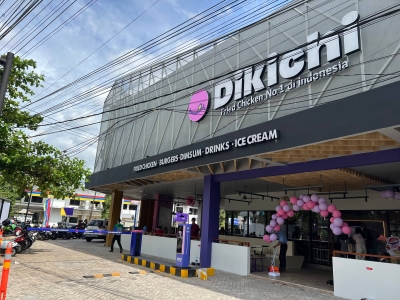 Pemasangan Palang Parkir Otomatis Manless Berbayar di Dikichi Fried Chicken Jember, Jawa Timur