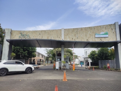 Palang Parkir Otomatis Manless Berbayar RFID di New Royal Kawanua Residences
