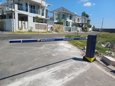 Palang Parkir Otomatis Manless Berbayar RFID di Perumahan Dinaya Garden City Lombok