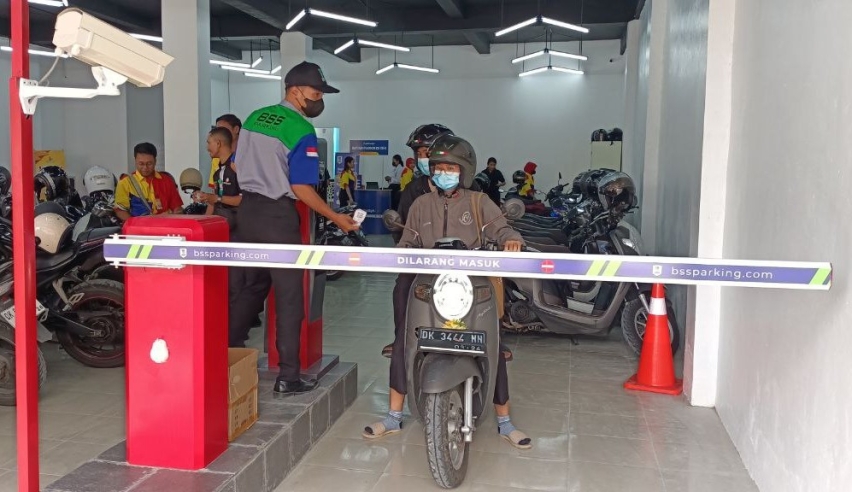 Portal Komersial dengan Sistem Pembacaan Plat Nomor ANPR