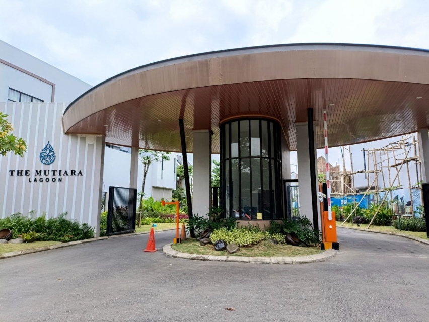 Pemasangan Palang Parkir Otomatis Sistem RFID Online di Perumahan The Mutiara Lagoon Makassar