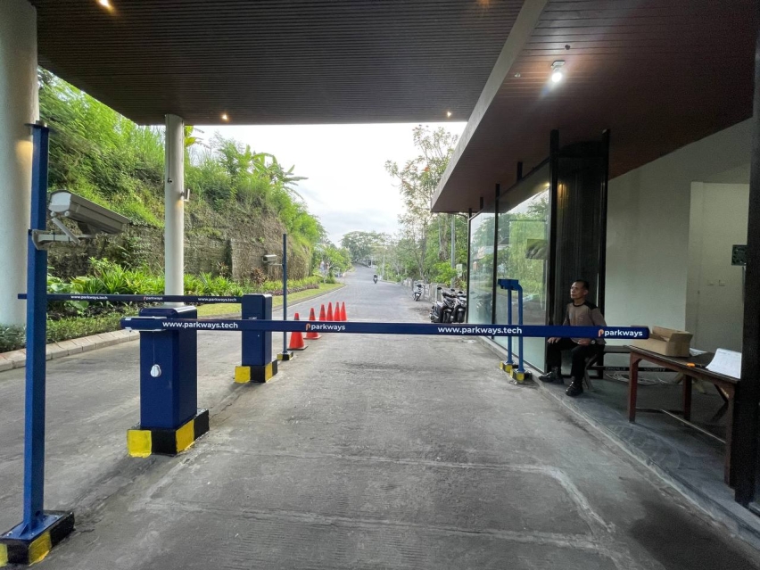 Portal Otomatis Parkways Estate RFID di Greenlot Residence Bali