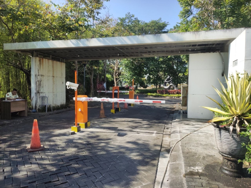Portal Otomatis Parkways RFID + Integrated Camera Control di Bukit Kawanua Golf Residences Manado