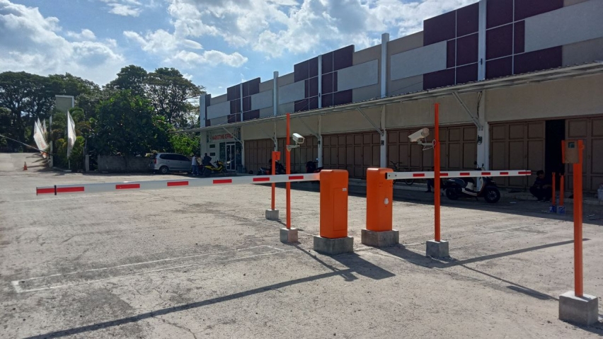 Portal Otomatis Berteknologi Sensor untuk Area Komersial Modern