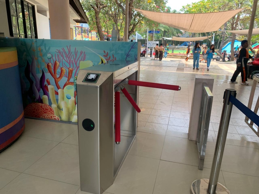 Tripod Turnstile di Citra Harmoni Waterpark Sidoarjo