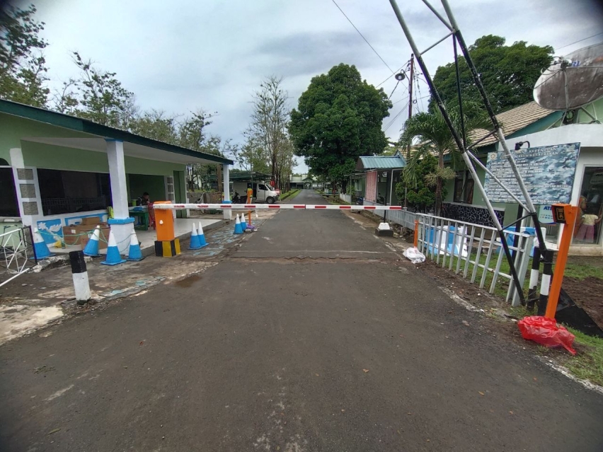 Portal Otomatis Berteknologi Sensor untuk Area Komersial Modern